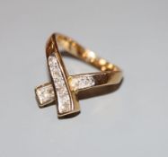 A modern 585 yellow metal and diamond set 'X' ring, size H, gross 4.3 grams.CONDITION: Two of the