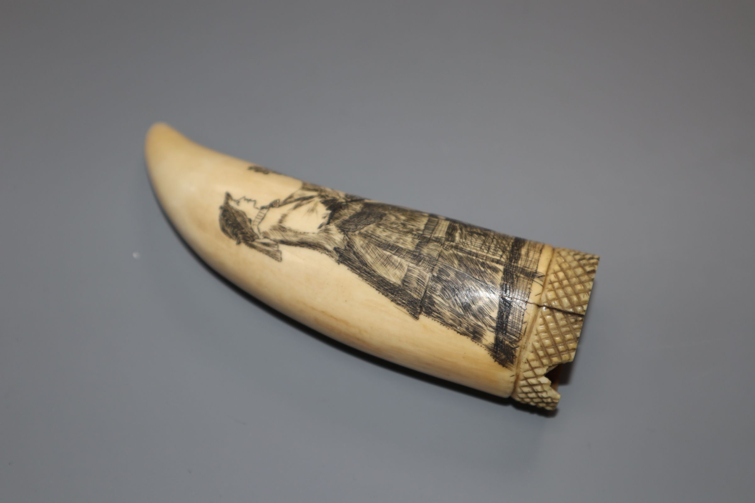 A 19th century scrimshaw sperm whale tooth, 13.5cm - Image 6 of 6