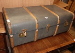 A vintage wooden bound steamer trunk, 90 x 50 x 30cm