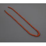 A single strand graduated coral bead necklace, clasp a.f., 49cm, gross weight 16 grams.