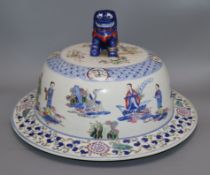 A large Chinese famille rose cover, diameter 41cmCONDITION: Good condition with minor pitting and