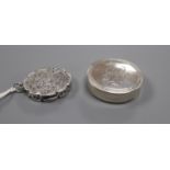 A George III silver oval vinaigrette, Cornelius Bland, London, 1796, 35mm and a later Victorian