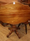 A Victorian mahogany folding oval topped breakfast table, W.100cm, D.70cm, H.70cm