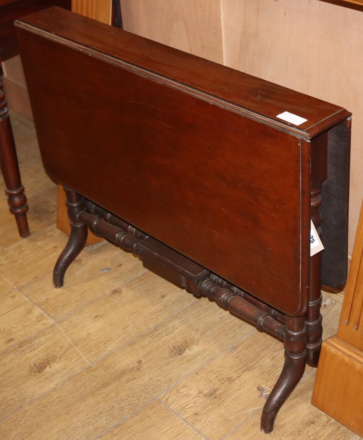 A Victorian mahogany Sutherland table, W.97cm. extended