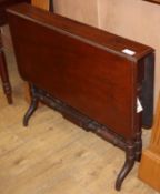 A Victorian mahogany Sutherland table, W.97cm. extended