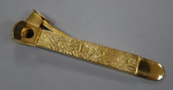 A modern 9ct gold mounted gilt metal cigar cutter, hallmarked for London, 1977, 14.4cm.CONDITION: