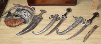 Three Arab jambiya daggers, 39-40cm