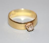 A modern 18ct gold and solitaire diamond set ring, size Q, gross 4.6 grams.CONDITION: Stone is