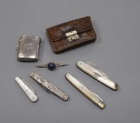 A silver vesta case, three silver fruit knives, a silver mounted leather purse, a silver penknife