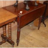 A Victorian mahogany Pembroke table, W.93cm, D.48cm, H.70cm