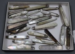 A collection of twenty four assorted 19th century and later silver pocket or fruit knives and a pair