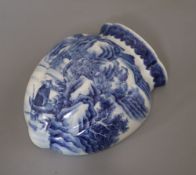 A Chinese blue and white wall pocket, length 12cmCONDITION: Some light scratches but otherwise