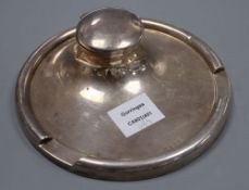 A George V silver circular inkwell, the rim with pen recess, Deakin & Francis, Birmingham, 1929,