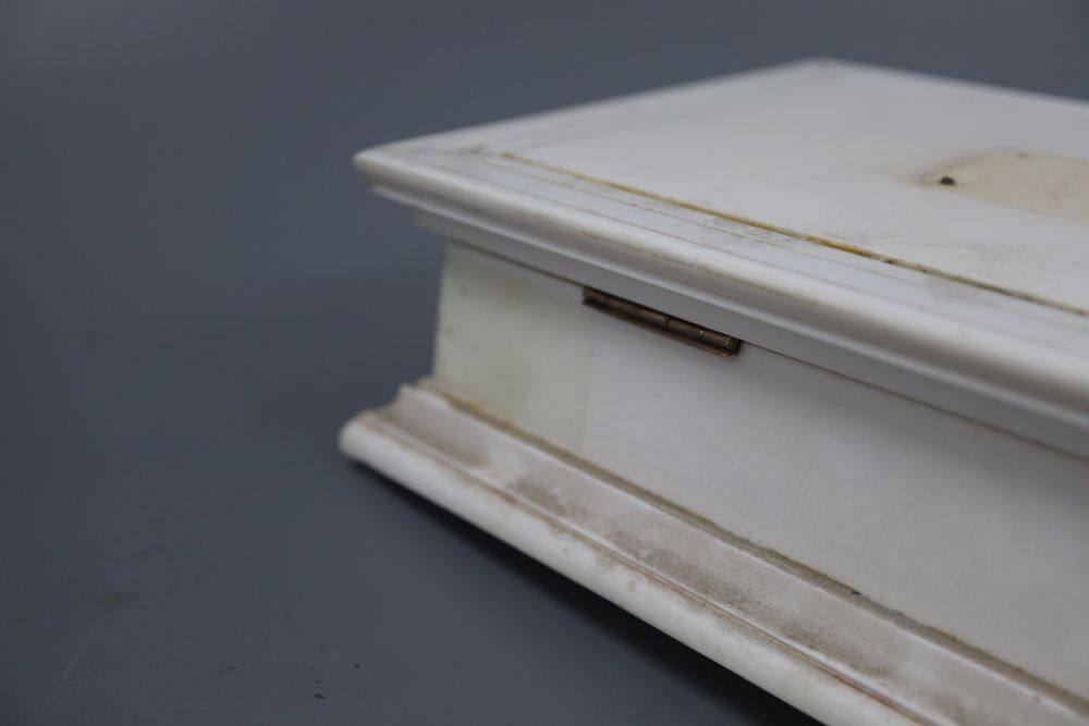 An ivory box with gold hinges, width 17cm height 8cm - Image 3 of 4