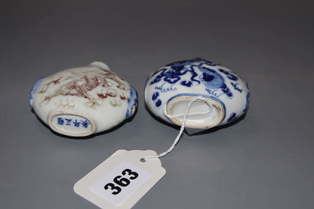 A Chinese blue and white snuff bottle and an underglazed copper snuff bottle, tallest - Image 4 of 4