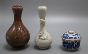 Two Chinese vases and a similar blue and white box and cover, tallest 16cmCONDITION: The cover of
