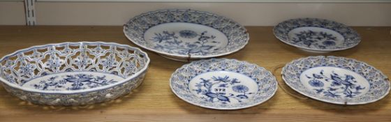 Meissen onion pattern reticulated dessert dishes and plates, late 19th/early 20th century, Large