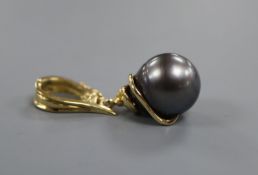 A modern 14k and Tahitian culture pearl set drop pendant, overall 38mm, gross 7.5 grams.CONDITION: