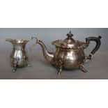 A George V silver teapot and matching cream jug, Blackmore & Fletcher Ltd, London, 1921, gross 17.