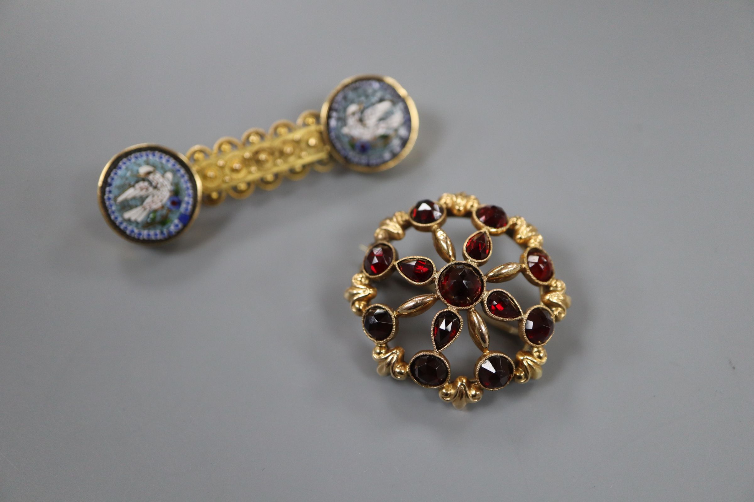 A late Victorian 15ct gold and twin circular micro mosaic panel set bar brooch, 49mm, gross 7.4 - Image 3 of 3