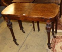 A Victorian walnut card table (one leg in need of restoration), W.96cm, D.52cm, H.75cm