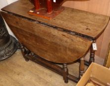 An 18th century oak gateleg table, W.115cm extended, H.74cm