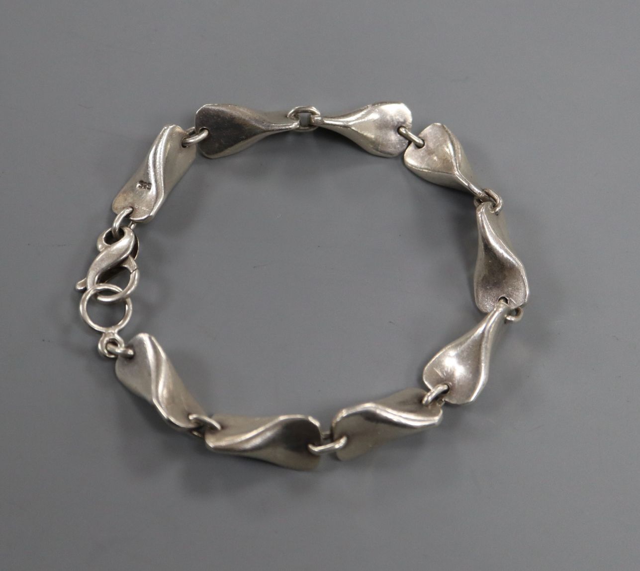 A stylish Georg Jensen style 925 bracelet, 24.7 grams.