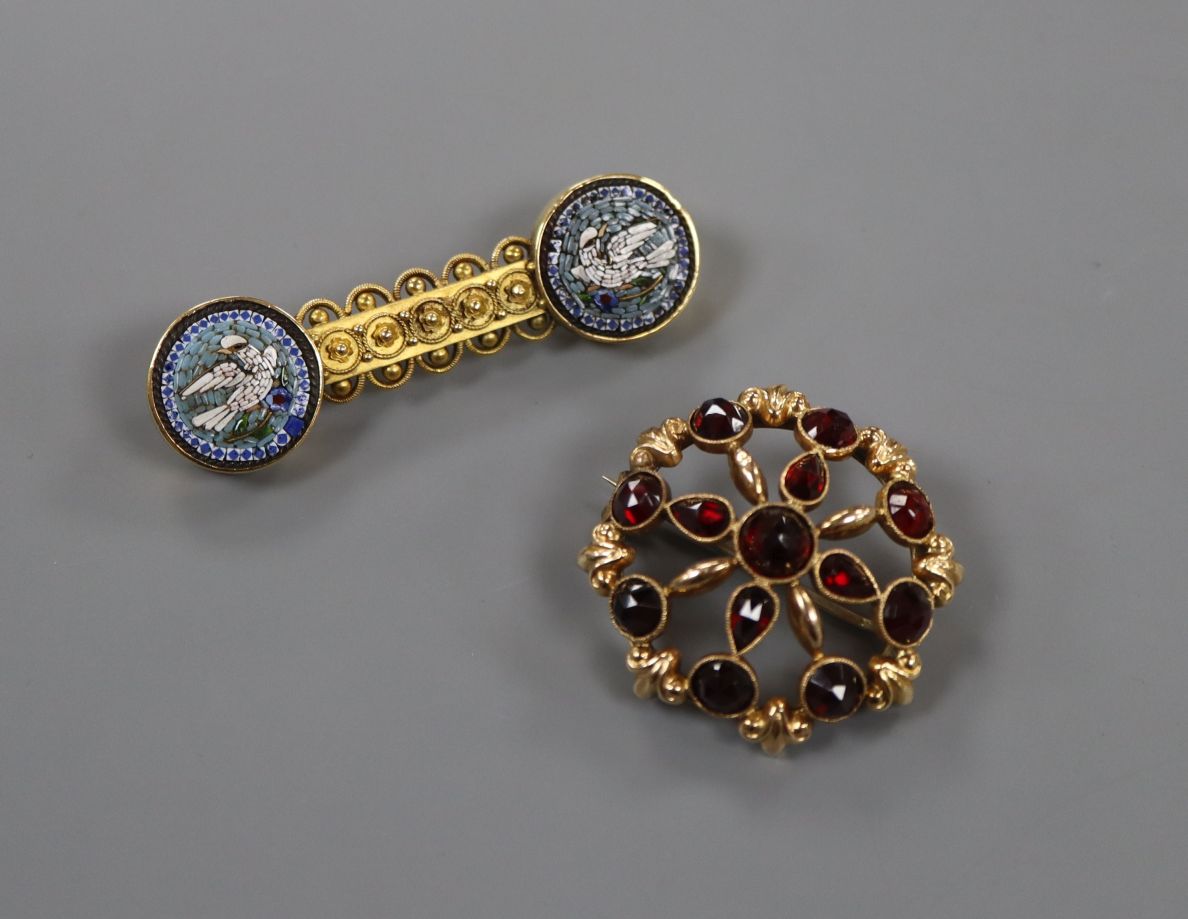 A late Victorian 15ct gold and twin circular micro mosaic panel set bar brooch, 49mm, gross 7.4