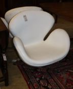 Arne Jacobsen style, a pair of swan chairs, W.68cm, D.58cm, H.75cm