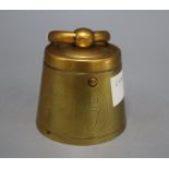 A Victorian gilt brass '7lb' novelty inkwell, height 9cm handle down