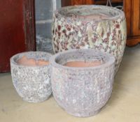 A set of three graduated garden pots, largest 46cm diameter, H.46cm