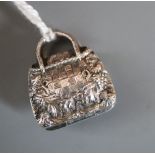 An unmarked white metal vinaigrette, modelled as a handbag, 24mm.