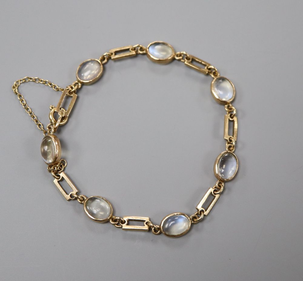 A modern 9ct gold and seven stone cabochon moonstone set bracelet, 17cm, gross 7 grams.CONDITION: