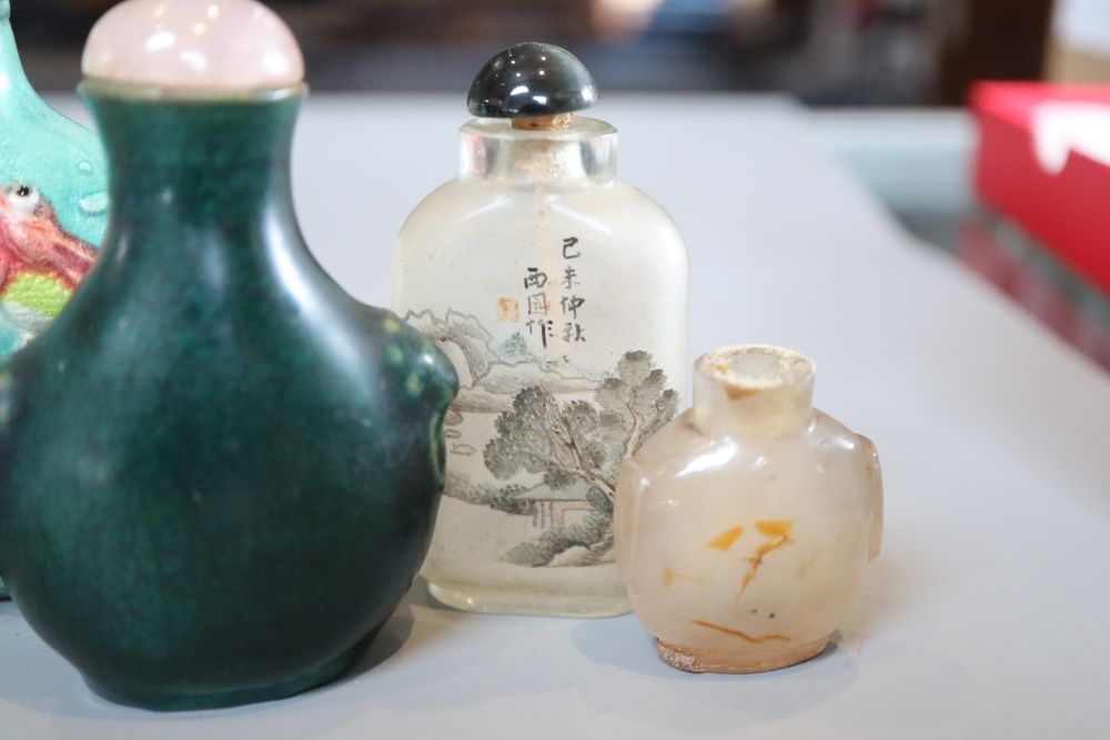 A group of Chinese snuff bottles (5) - Image 2 of 3