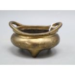 A Chinese heavy bronze censer, Xuande mark, height 7cm