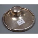 A George V silver circular inkwell, the rim with pen recess, Deakin & Francis, Birmingham, 1929,