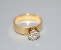 An 18ct gold and collet set solitaire diamond ring, size M, gross 4.6 grams.CONDITION: Old round cut