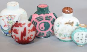 A group of Chinese snuff bottles (5)