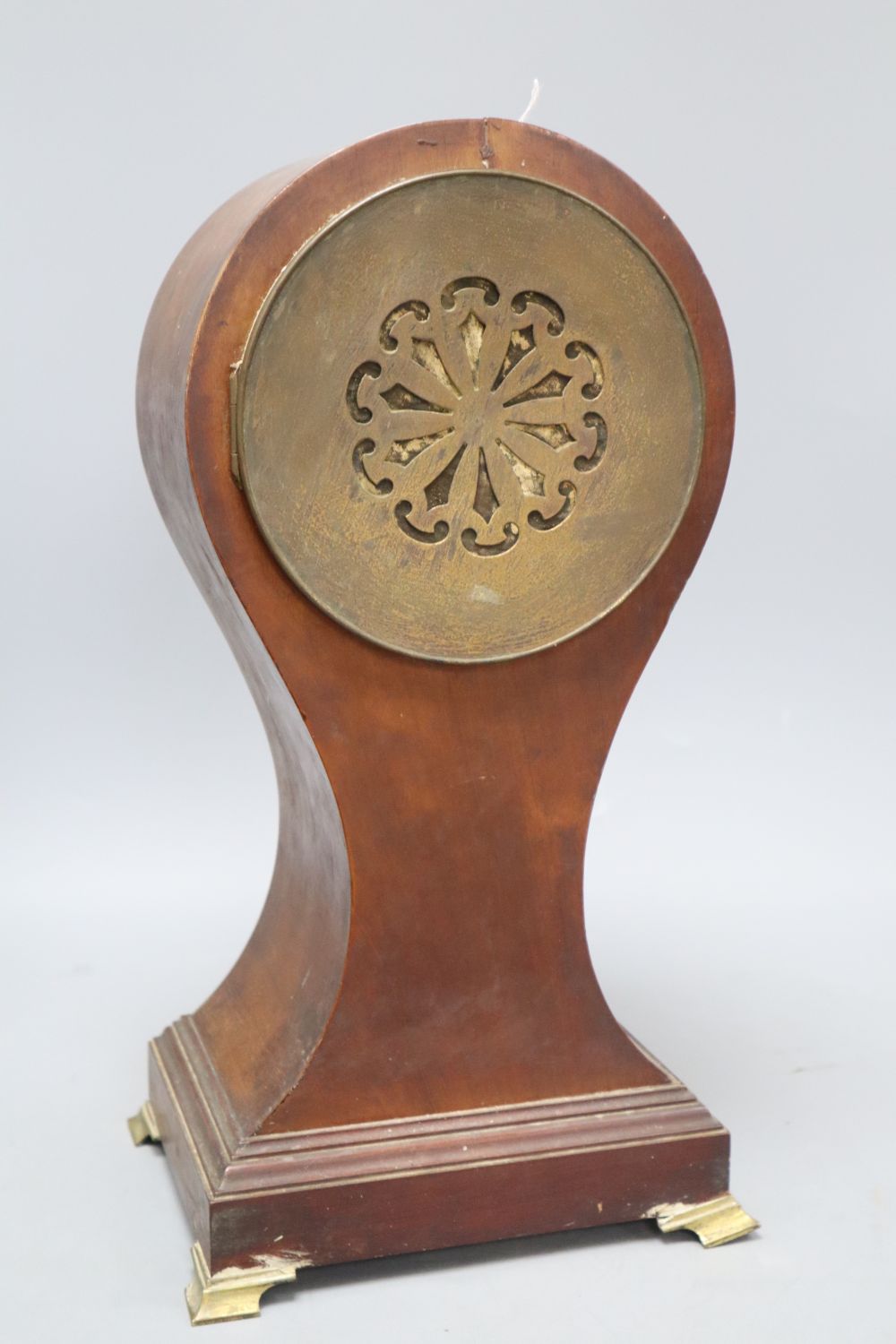 A mahogany balloon cased clock, with French movement, height 40cm - Image 4 of 5