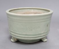 A Chinese celadon jar, height 11cmCONDITION: One of the feet has several cracks to the surrounding