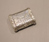 A George IV engraved silver vinaigrette, by John Shaw, Birmingham, 1820, 25mm, with wrigglework
