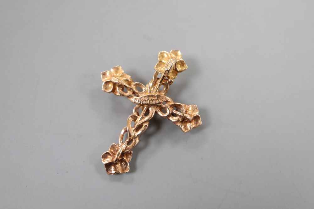 A Stuart Devlin 14ct 'Welsh gold' and diamond set cross pendant, 30mm, gross 3.8 grams.CONDITION: - Image 2 of 2