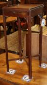 A George III mahogany urn stand, W.30cm, D.30cm, H.69cmCONDITION: There is a horizontal split to the