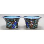 A pair of Chinese Export enamelled bowls, diameter 16cm