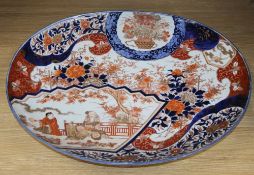 An Imari oval charger, width 62cmCONDITION: There is a large hairline crack vertically from the
