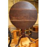 A George III circular oak tilt top tea table, diameter 78cm, H.78cm