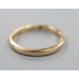 A 9ct gold wedding ring, size O/P, 2.1 grams.