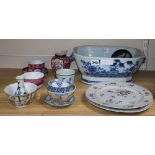 A mixed group of Chinese ceramics