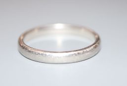 A Tiffany & Co platinum wedding band, size R/S, 5.8 grams.CONDITION: Shank is very scratched