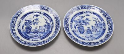 A pair of Chinese Kangxi export blue and white dishes, diameter 16.5cmCONDITION: Several chips to